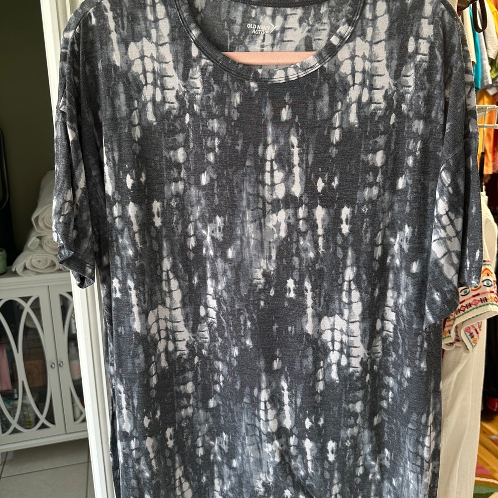 Black, Gray, White Tie-Dye T-Shirt Old Navy Large